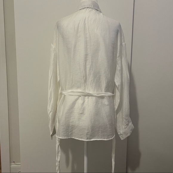 WHITE BLOUSE - CLASSY & TIMELESS - Picture 6 of 11